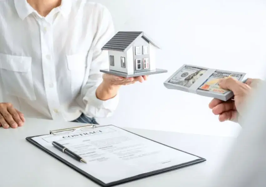 Selling a house for cash with contract agreement and payment exchange